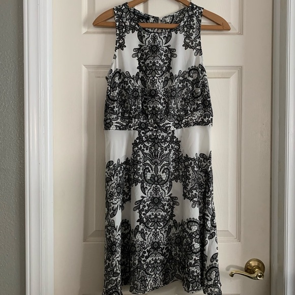 INC International Concepts Black and White Sheer Sleeveless Dress Size 10P - Picture 11 of 15